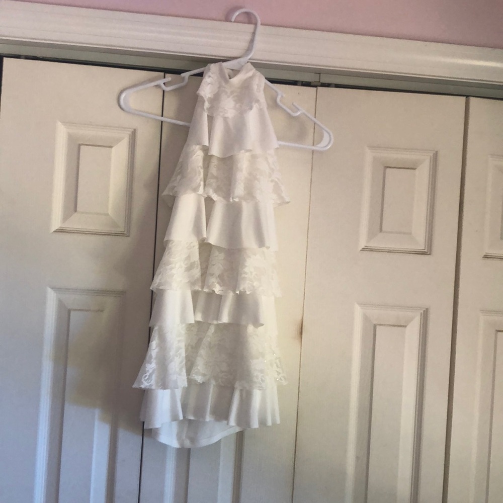 White around the neck strap dressy tank